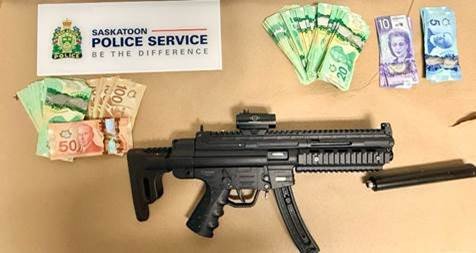 Arrests - Guns & Gangs Unit Investigation - Cash, Carbine Seized